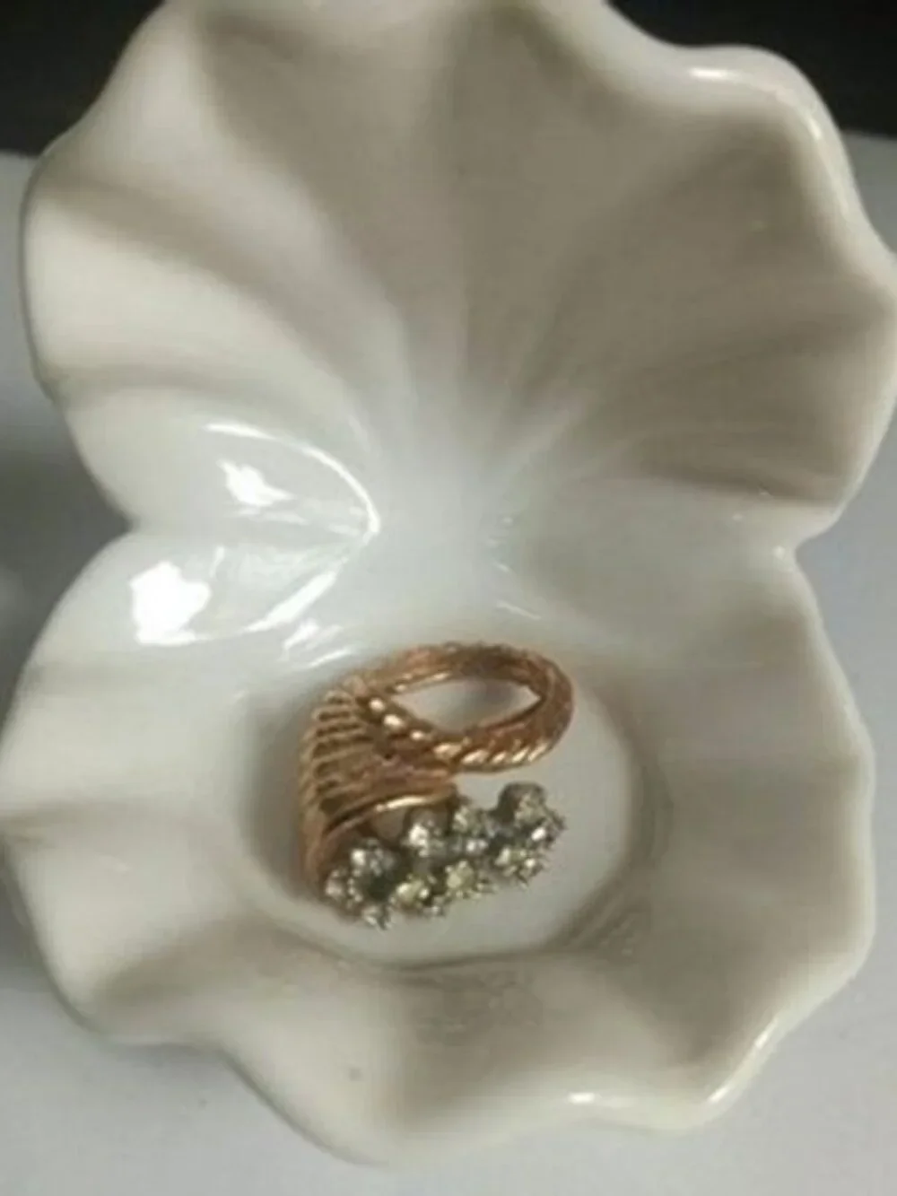 Avon Vintage Gold Tone Cornucopia Rhinestone Cluster Cocktail Ring